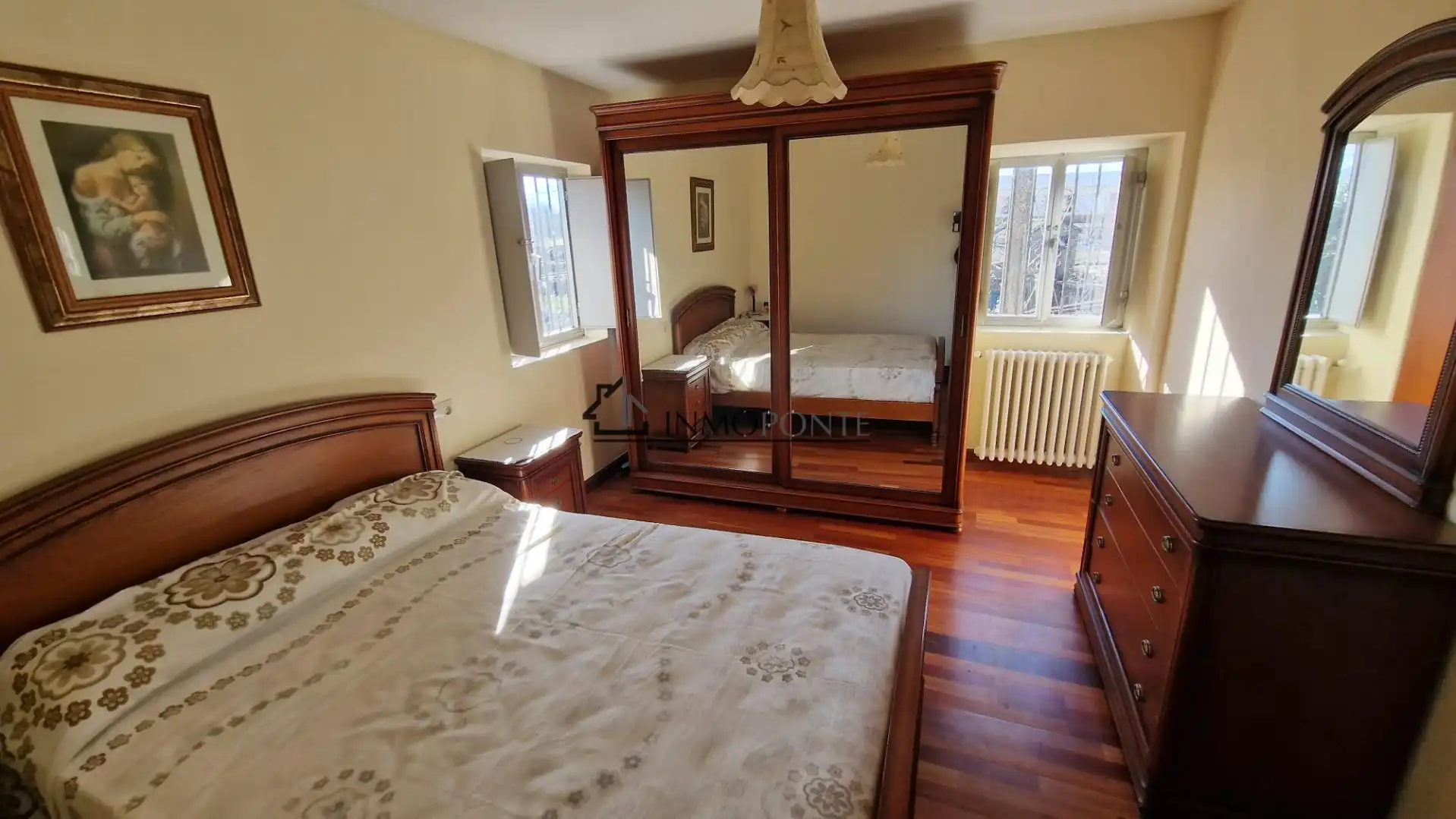 Dormitori de Casa o xalet en venda en Pontevedra Capital  amb Jardí privat