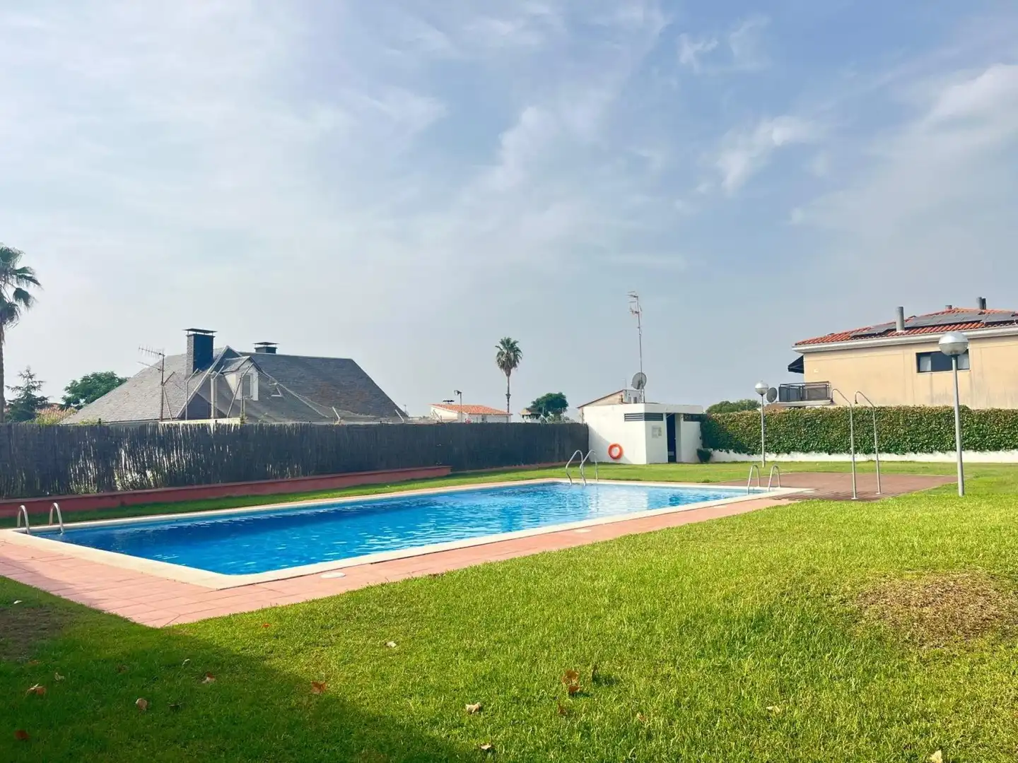 Piscina de Casa adosada en venda en Vilanova i la Geltrú amb Calefacció, Terrassa i Balcó