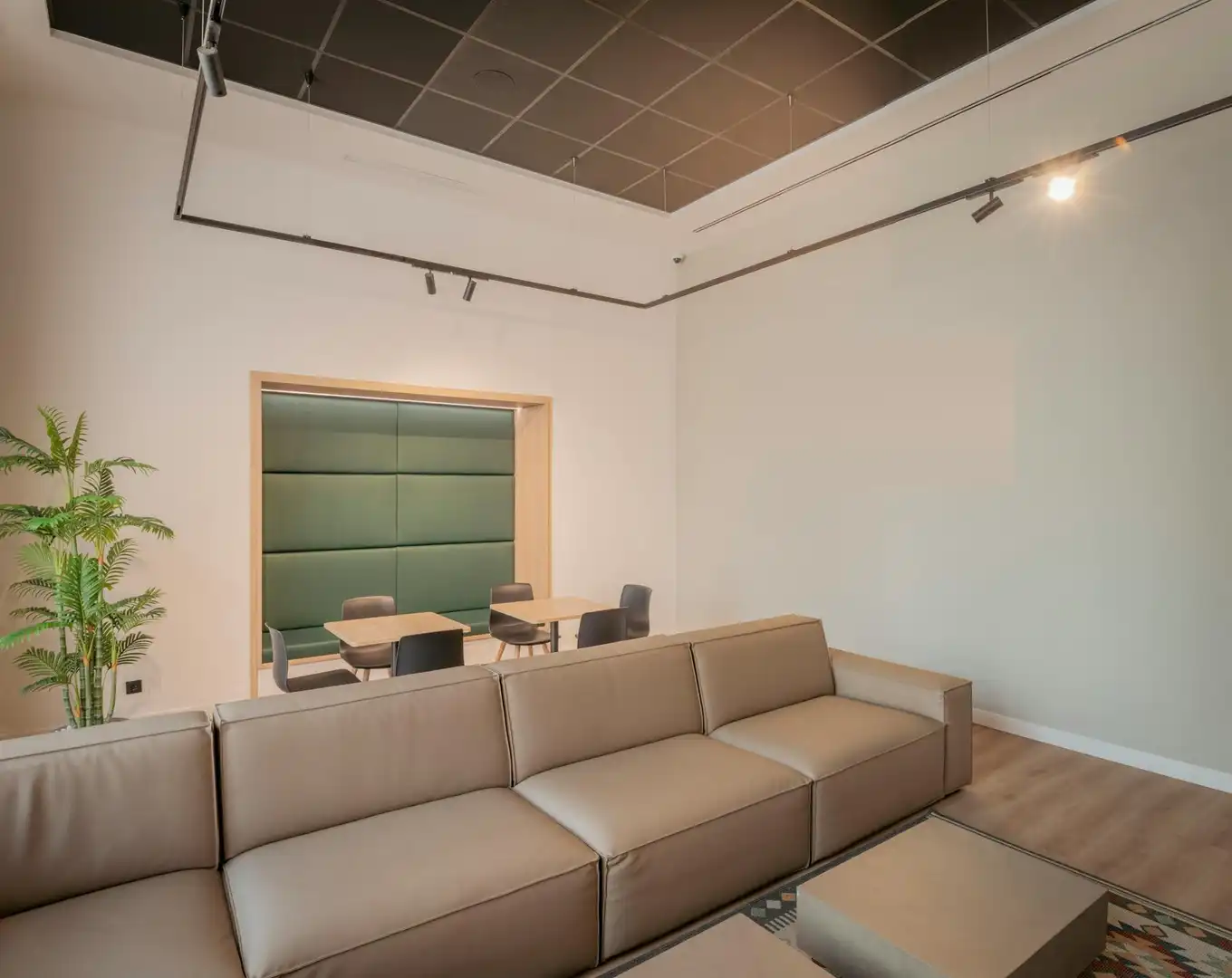 Wohnzimmer von Gebäude zur Miete in Madrid