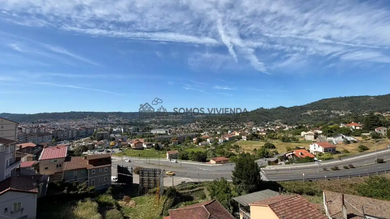 Piso en venta en Ourense Capital  con Calefacción, Trastero y Balcón