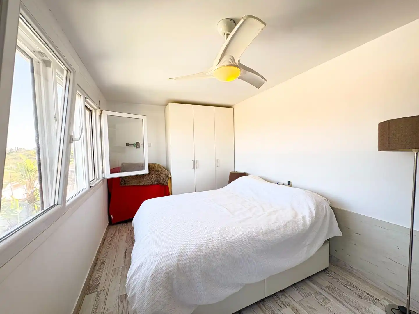 Habitación de Casa o chalet en venta en Torrevieja con Balcón y Piscina comunitaria