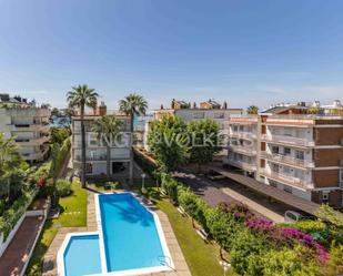 Vista exterior de Apartament en venda en Sitges amb Aire condicionat, Calefacció i Jardí privat