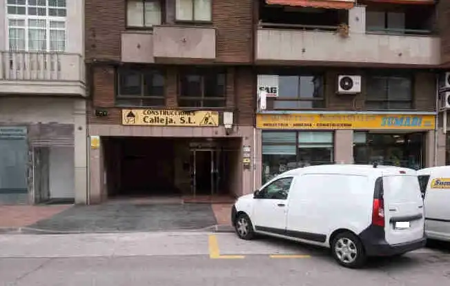 Außenansicht von Büro zum Verkauf in Ponferrada