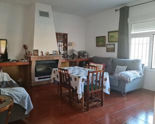 Sala d'estar de Casa o xalet en venda en Dos Hermanas amb Aire condicionat i Piscina