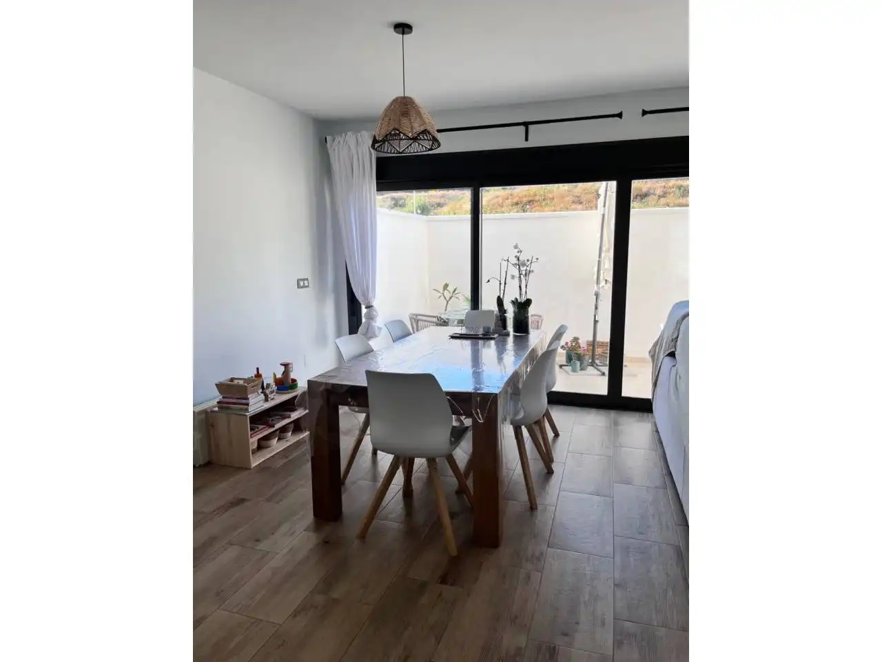 Comedor de Casa adosada de alquiler en Vélez-Málaga con Aire acondicionado, Terraza y Amueblado