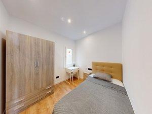 Bedroom of Flat to share in  Barcelona Capital  with Parquet flooring, Furnished and Oven