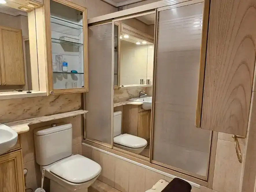 Bathroom of Flat for rent in  Pamplona / Iruña  with Parquet flooring, Storage room and Furnished