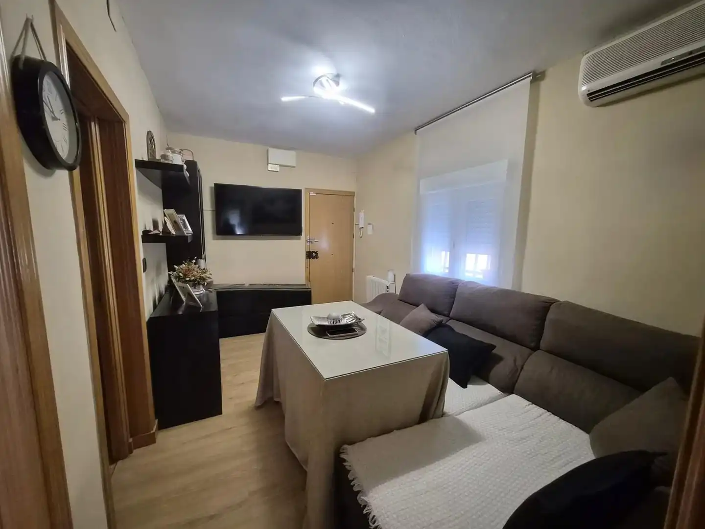 Living room of Flat for sale in Madrid  with Air Conditioner, Heating and Furnished