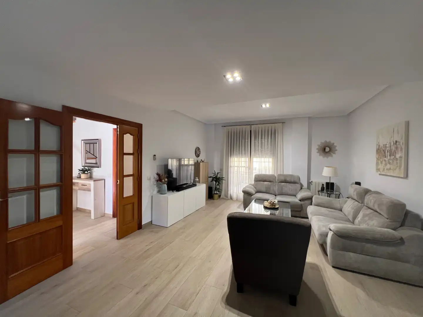Sala d'estar de Casa adosada en venda en Espartinas amb Aire condicionat, Calefacció i Jardí privat