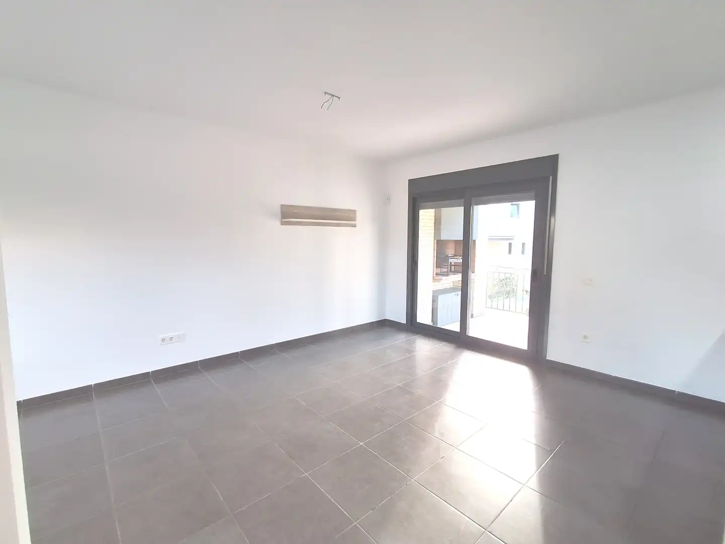Sala de estar de Casa adosada en venta en Mont-roig del Camp con Aire acondicionado, Jardín privado y Terraza