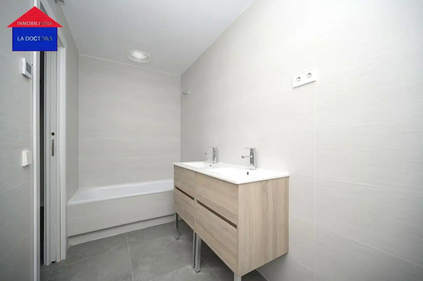 Baño de Casa adosada en venta en Villamantilla con Aire acondicionado, Calefacción y Jardín privado