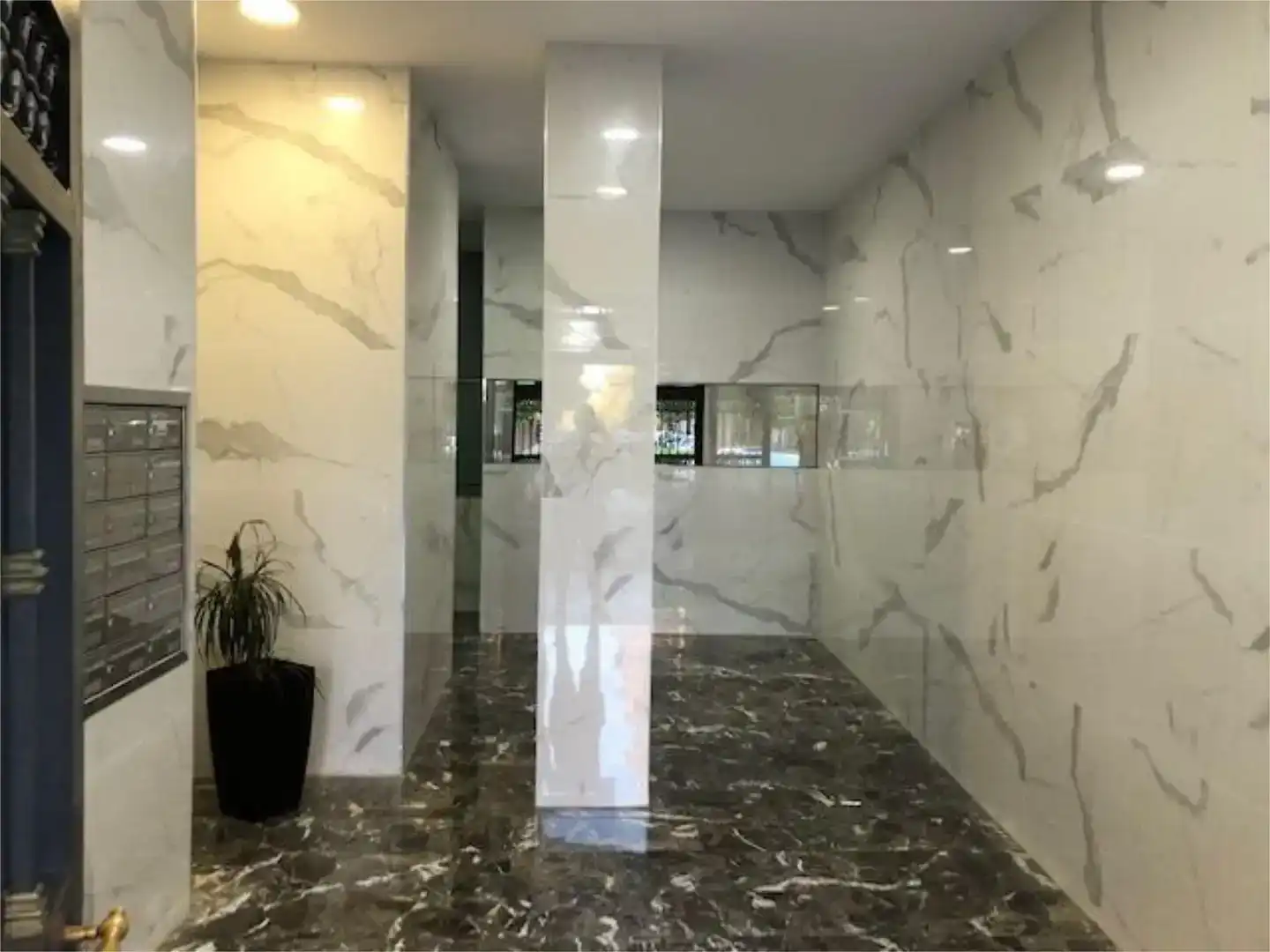 Flat for sale in  Valencia Capital  with Air Conditioner and Balcony