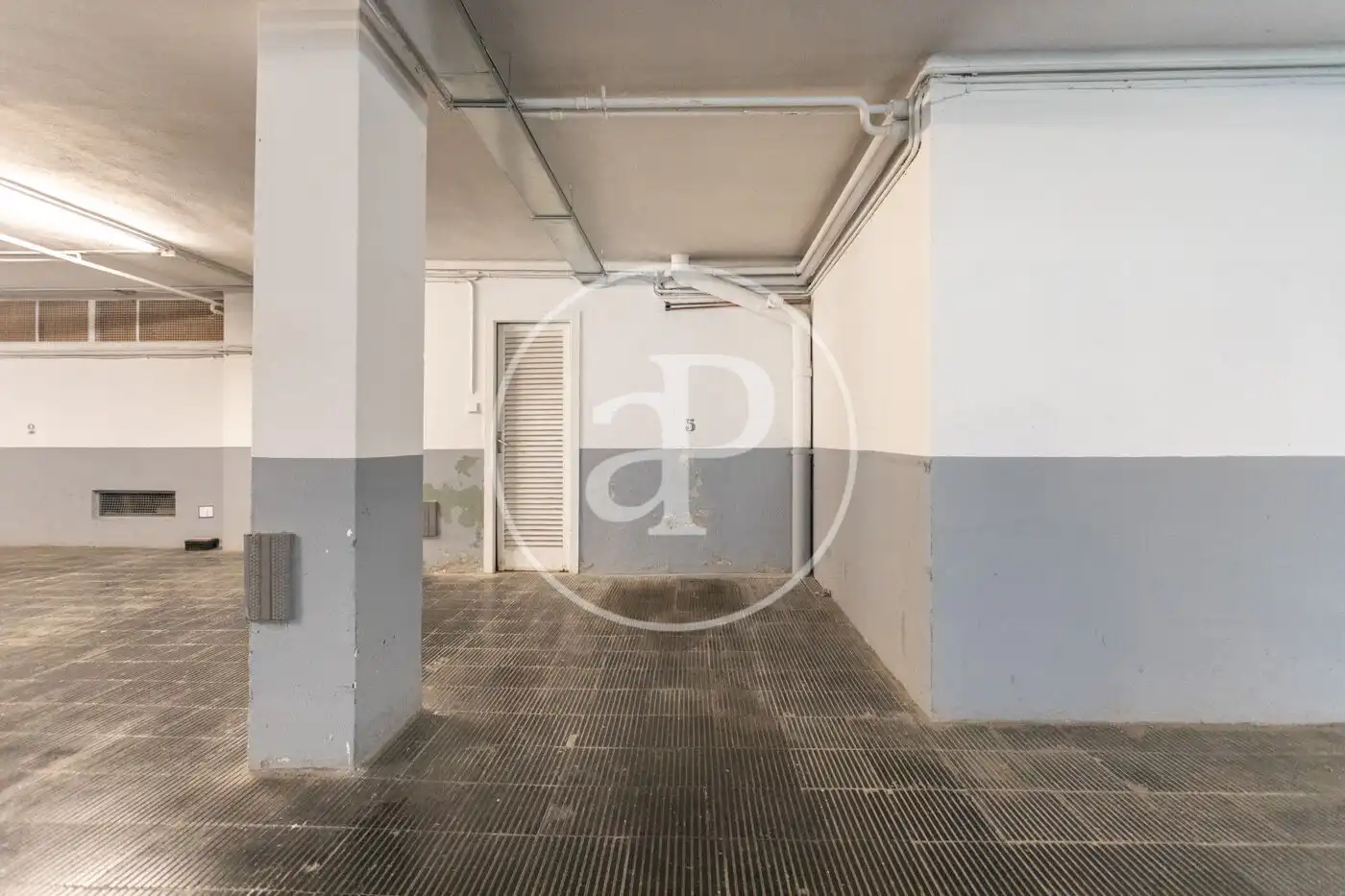 Parking de Piso de alquiler en Barcelona con Aire acondicionado, Calefacción y Jardín privado