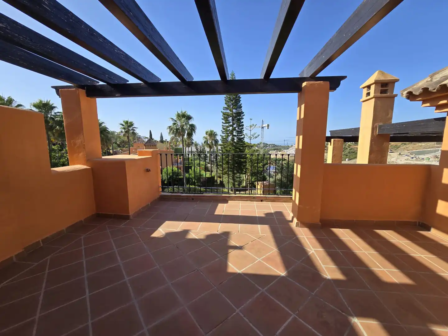 Terraza de Casa adosada en venta en Benahavís con Aire acondicionado, Jardín privado y Terraza