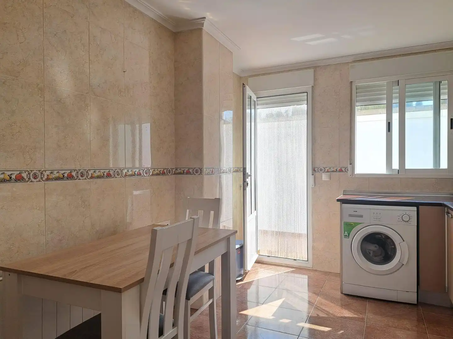 Cocina de Casa adosada en venta en Requena con Calefacción, Terraza y Trastero
