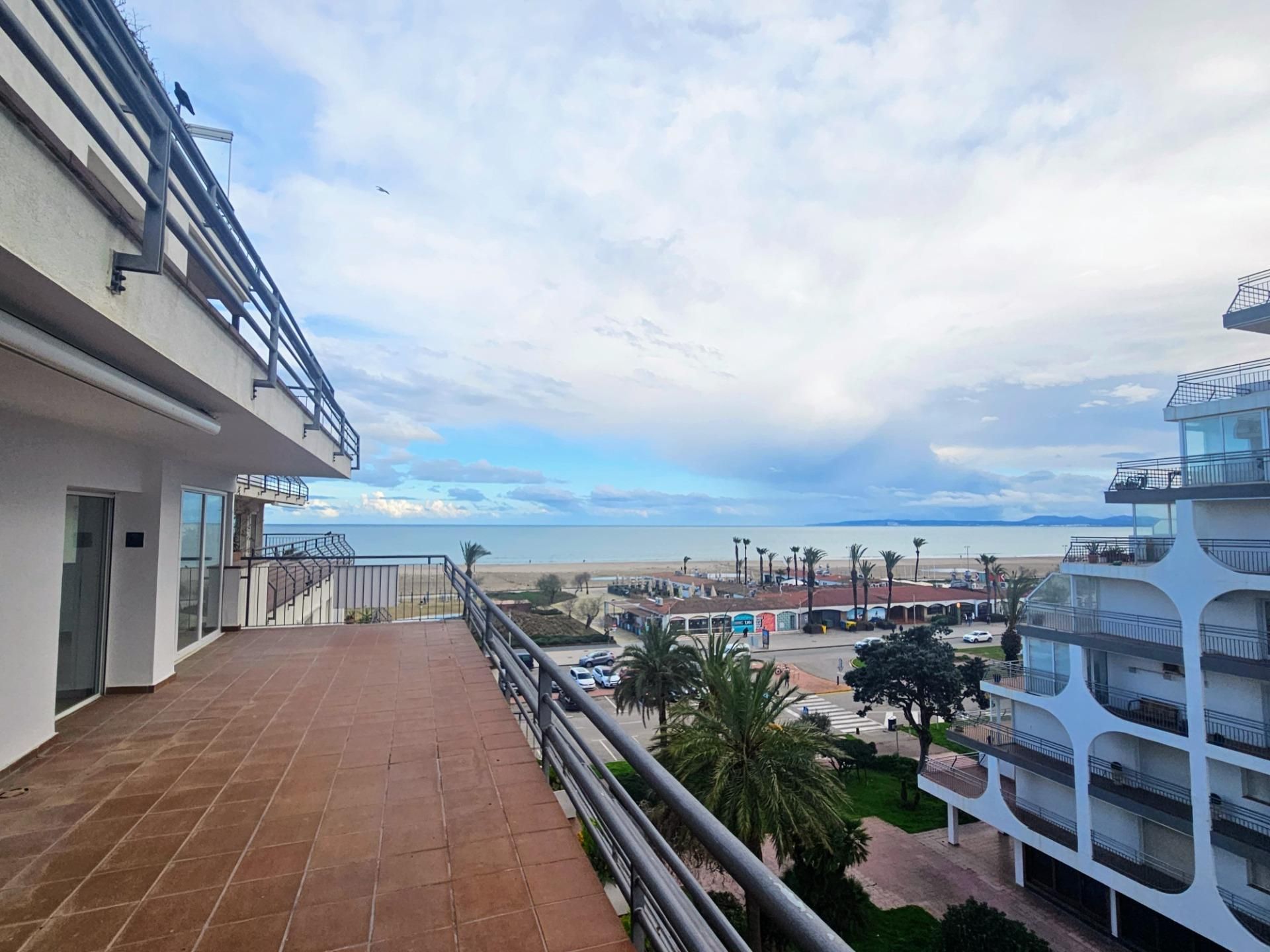 Exterior view of Apartment for sale in Empuriabrava  with Air Conditioner, Heating and Terrace