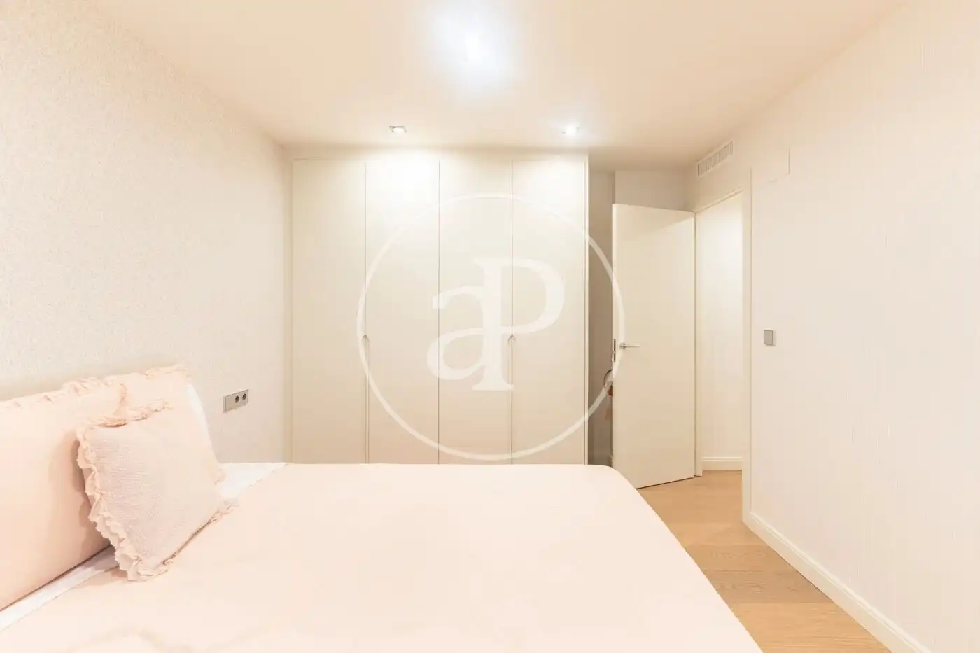 Bedroom of Flat for sale in Valencia  with Air Conditioner, Heating and Terrace