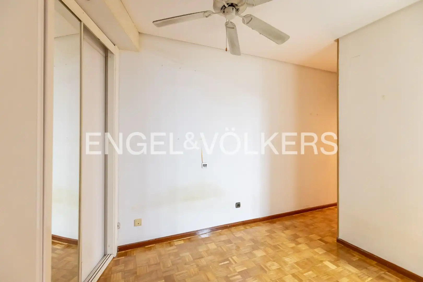 Flat for sale in Madrid  with Air Conditioner, Heating and Parquet flooring