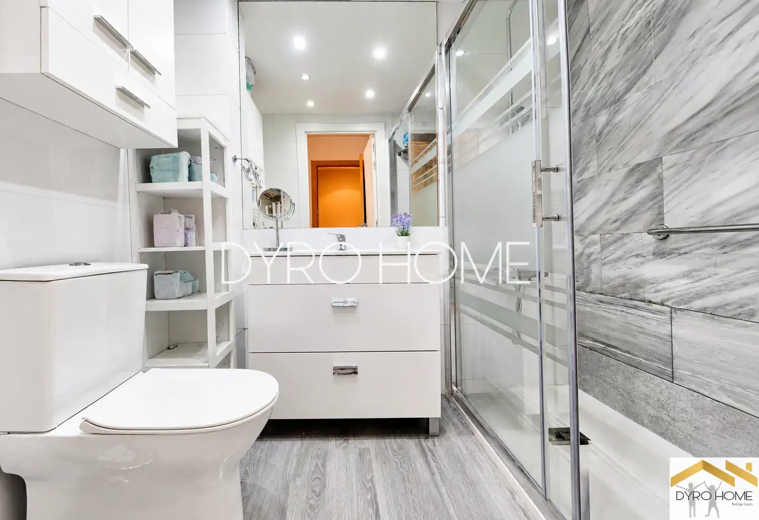 Badezimmer von Wohnung zum Verkauf in Barcelona mit Heizung und Terrasse