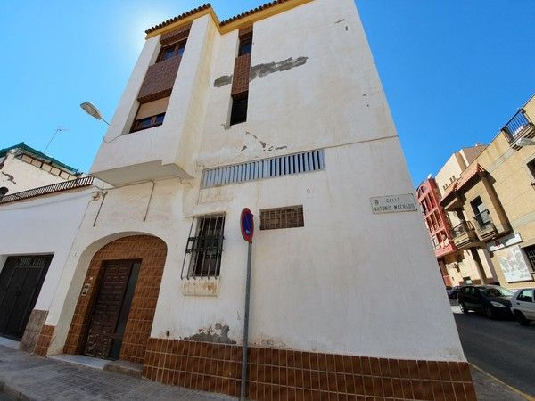 Flat for sale in C/ Antonio Machado, Ejido Sur