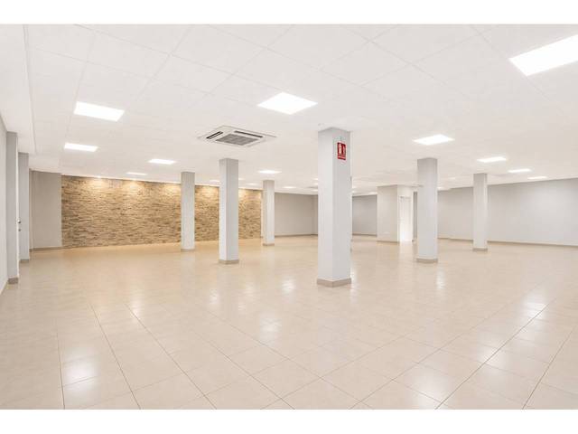 Local comercial en Alquiler en Calle Santander en L'Hort de Senabre