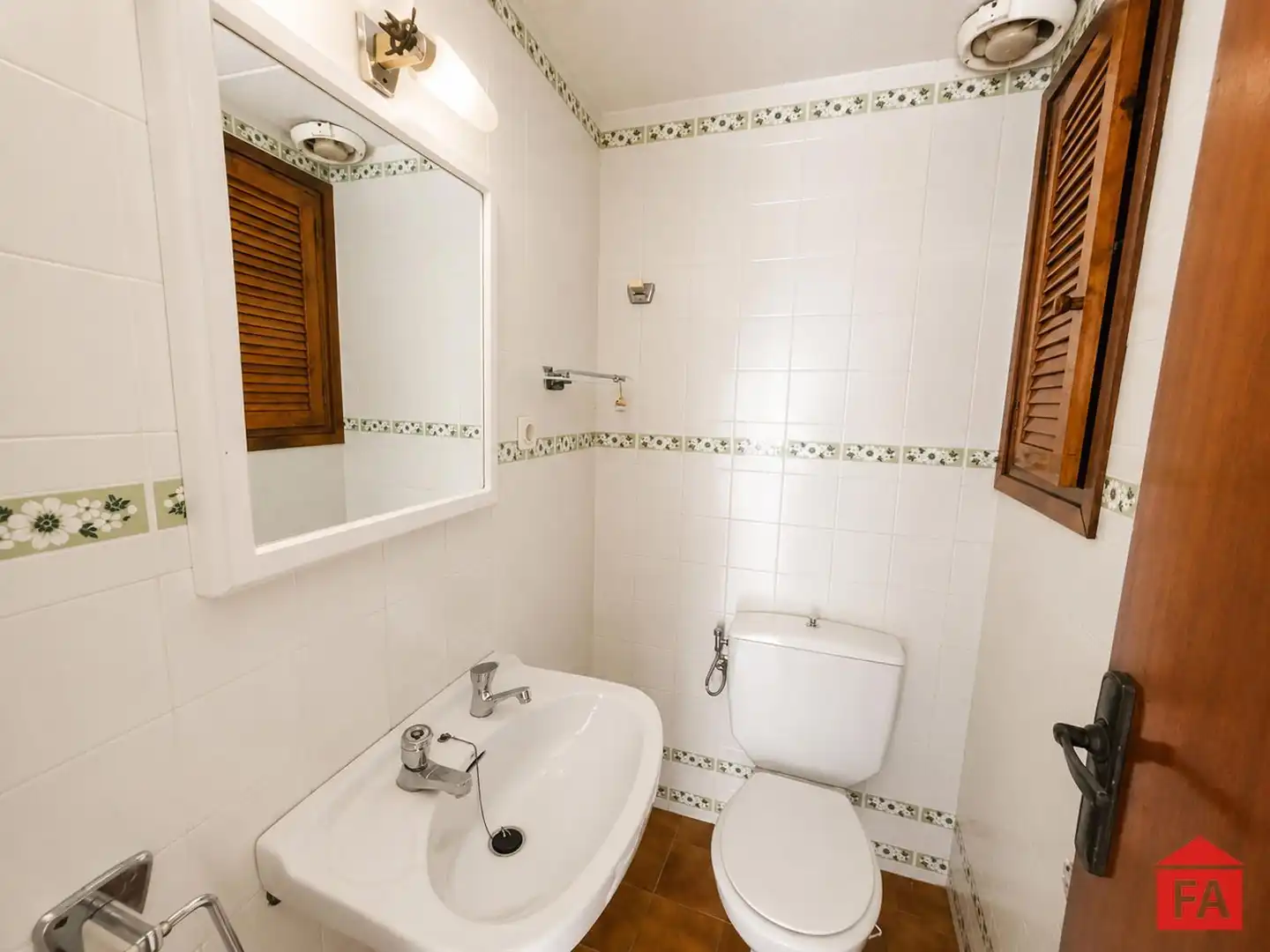Bany de Casa o xalet en venda en Banyeres del Penedès amb Calefacció, Terrassa i Traster