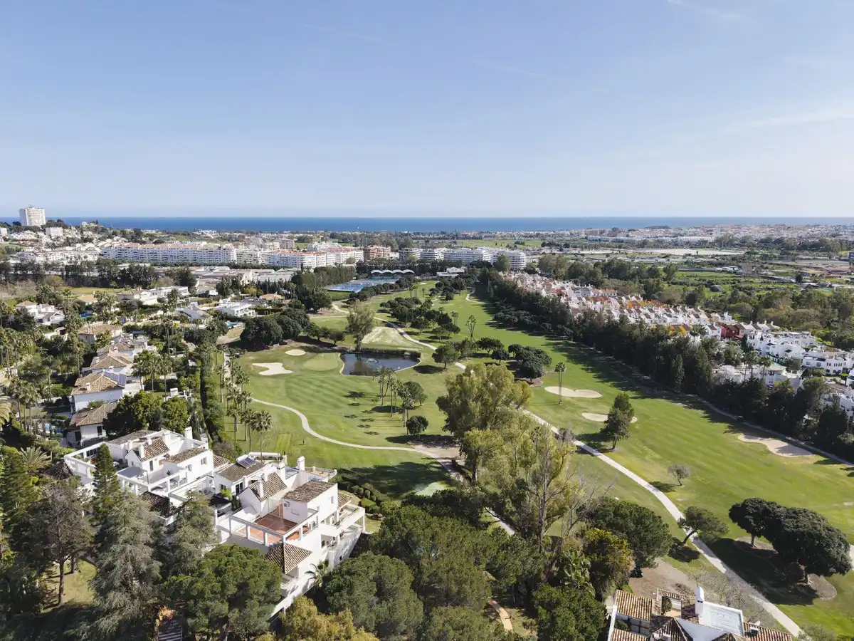 Dúplex amb piscina en venda a Nueva Andalucía, imagen 2