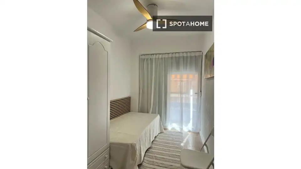 Habitación de Piso de alquiler en Moncada con Aire acondicionado, Calefacción y Amueblado