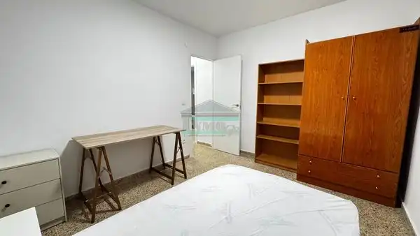 Bedroom of Flat for rent in Granada  with Furnished, TV and Balcony
