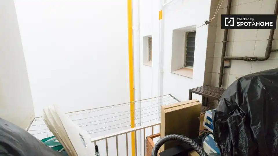 Balcony of Flat for share in Barcelona  with Air Conditioner, Heating and Furnished