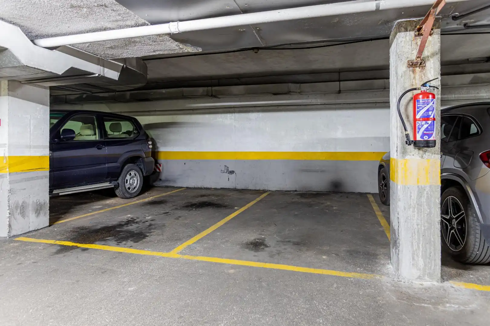 Parking de Piso en venta en Madrid con Aire acondicionado, Calefacción y Jardín privado