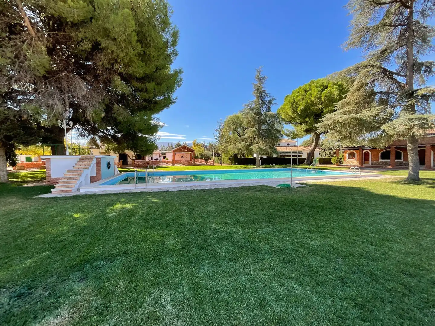 Casa rústica amb piscina en venda a Zona de la Vega