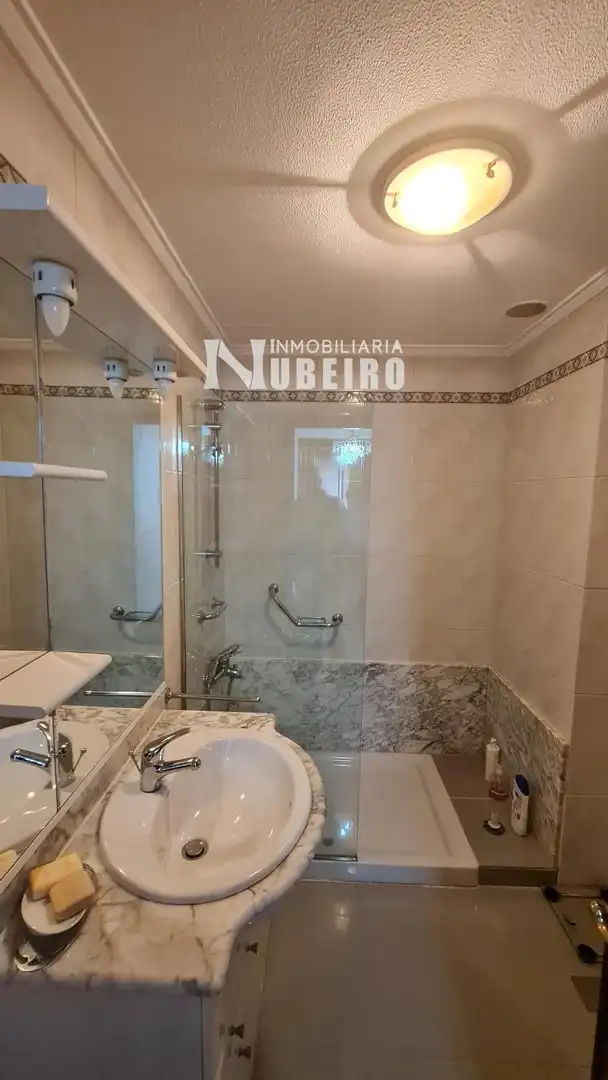 Bany de Pis en venda en Lugo amb Calefacció
