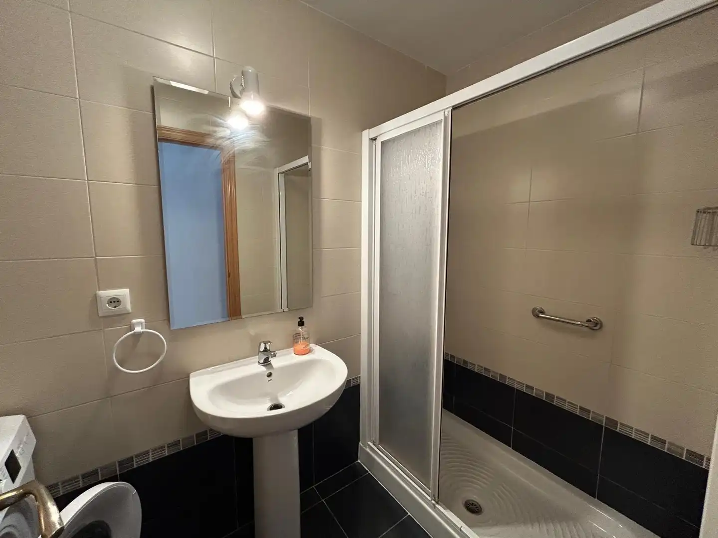 Baño de Piso de alquiler en Alcalá de Guadaira con Aire acondicionado, Terraza y Amueblado