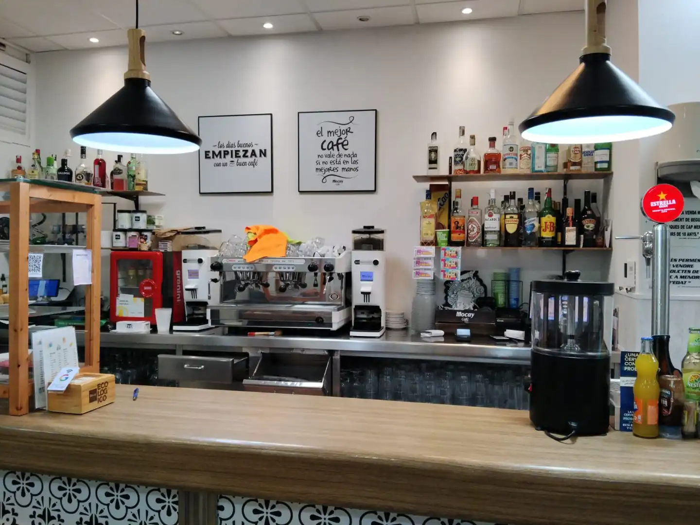 Local comercial en traspàs a Avinguda de Sant Esteve 76, imagen 4