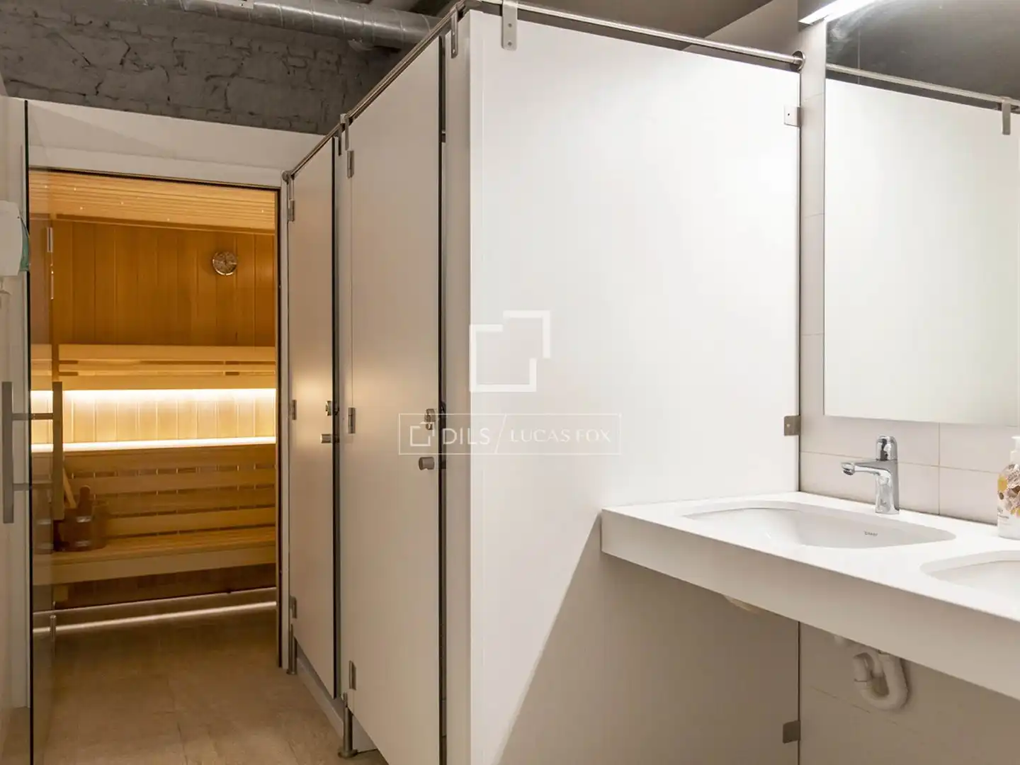 Bathroom of Flat for rent in Barcelona  with Air Conditioner, Heating and Parquet flooring