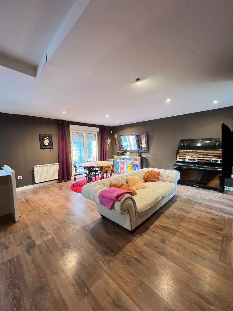 Sala de estar de Casa o chalet en venta en Velilla de San Antonio con Aire acondicionado, Calefacción y Jardín privado