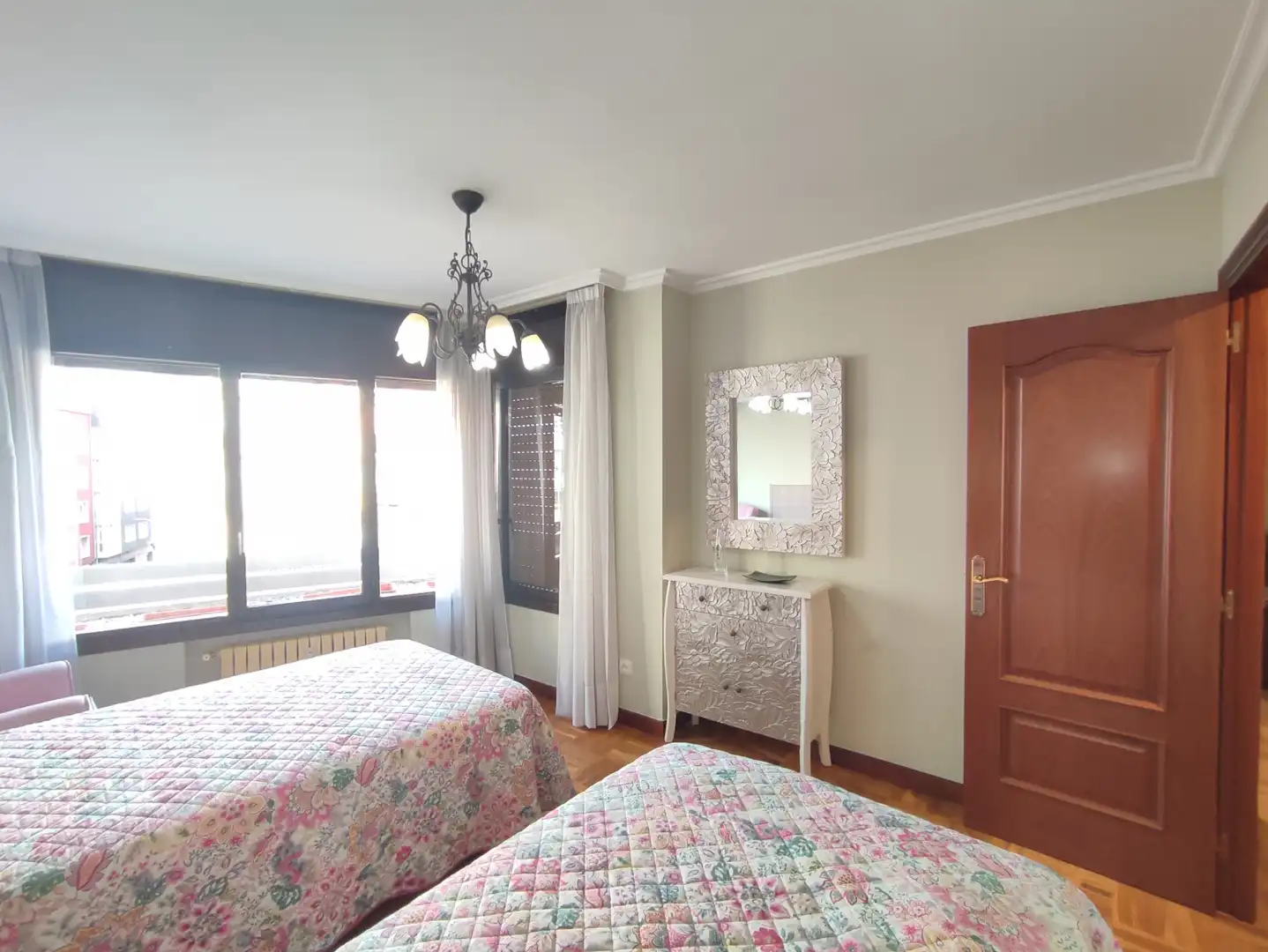 Habitación de Piso de alquiler en Gijón  con Calefacción, Parquet y Amueblado