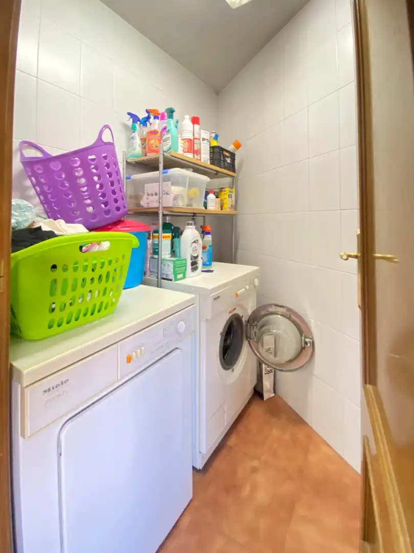 Cocina de Casa adosada en venta en Cerdanyola del Vallès con Aire acondicionado, Calefacción y Jardín privado