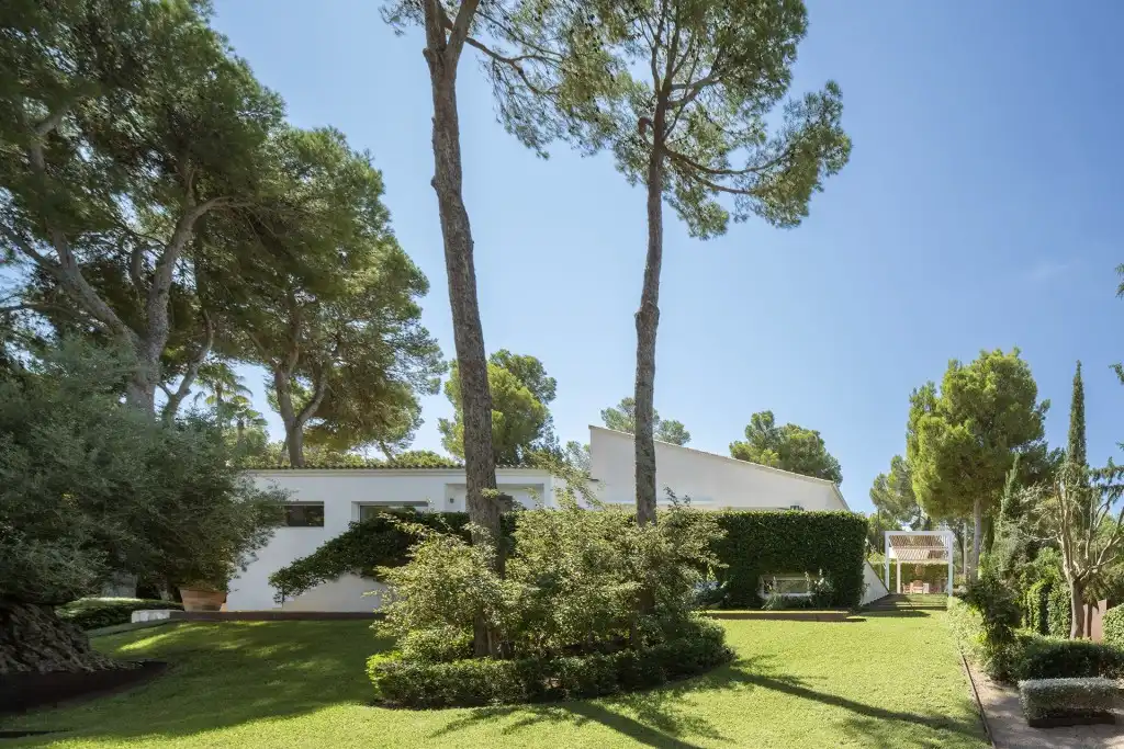 Vista exterior de Casa o xalet en venda en Calvià amb Aire condicionat, Calefacció i Jardí privat