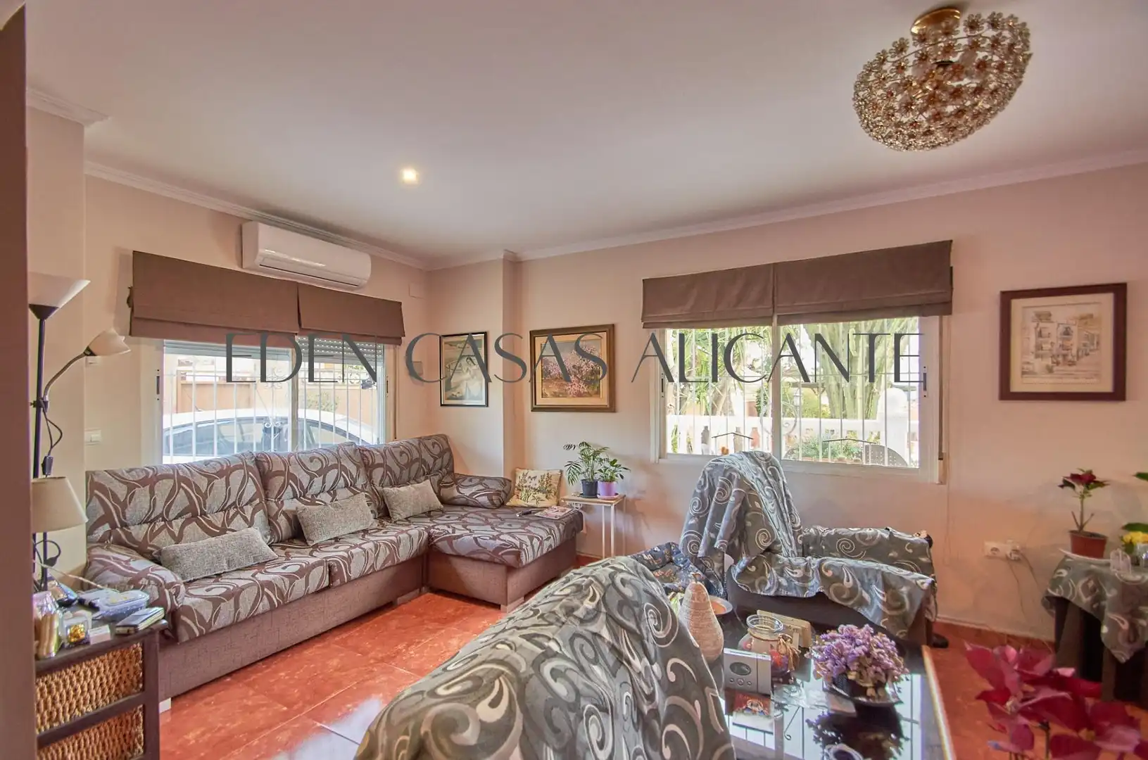 Sala de estar de Casa o chalet en venta en Mutxamel con Aire acondicionado, Jardín privado y Terraza