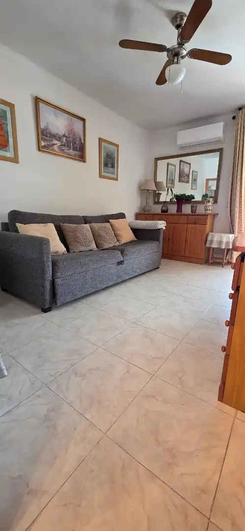 Sala d'estar de Apartament de lloguer en Torrox amb Aire condicionat, Calefacció i Moblat