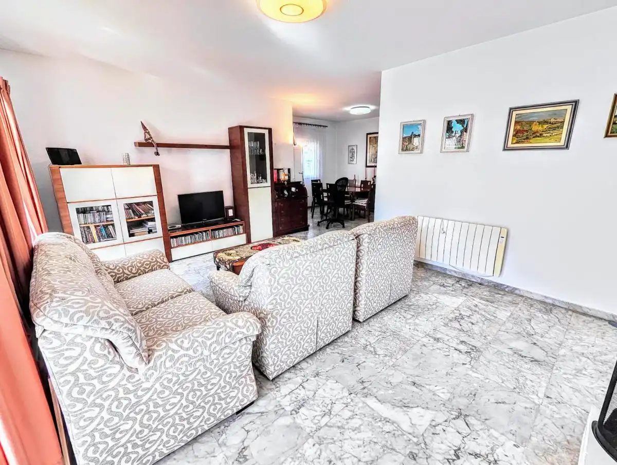 Sala d'estar de Casa o xalet en venda en Benalmádena amb Aire condicionat, Jardí privat i Terrassa