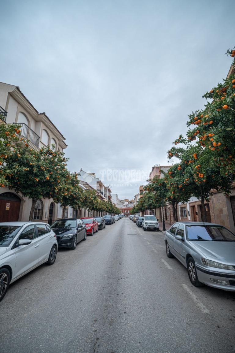Vista exterior de Casa adosada en venda en Linares