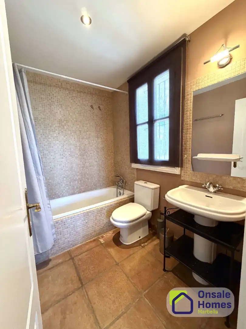 Bathroom of Houses for rent in Marbella  with Air Conditioner, Private garden and Terrace
