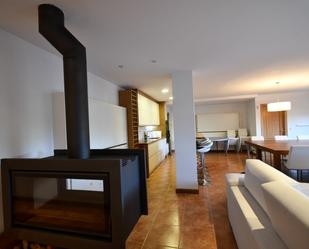 Sala d'estar de Apartament en venda en Lardero amb Aire condicionat, Terrassa i Moblat