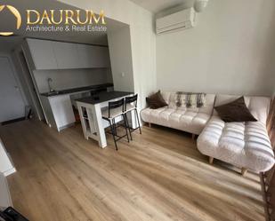 Sala d'estar de Estudi en venda en San Sebastián de los Reyes amb Aire condicionat, Terrassa i Moblat