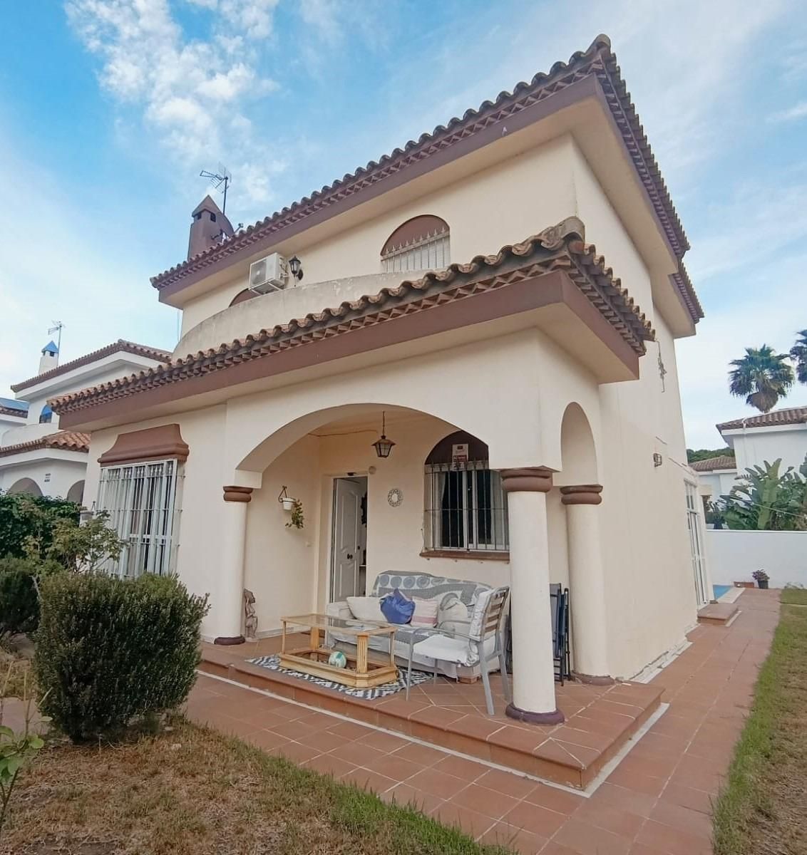Vista exterior de Casa o xalet en venda en Chiclana de la Frontera