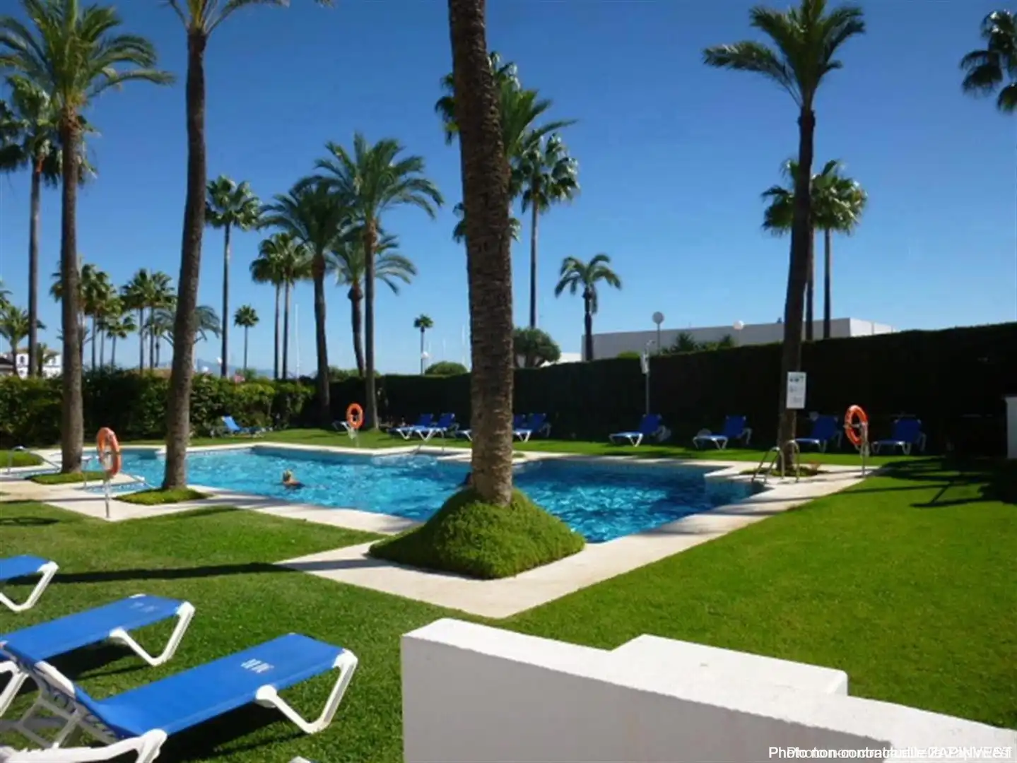 Schwimmbecken von Wohnungen zum Verkauf in Manilva mit Klimaanlage, Terrasse und Abstellraum