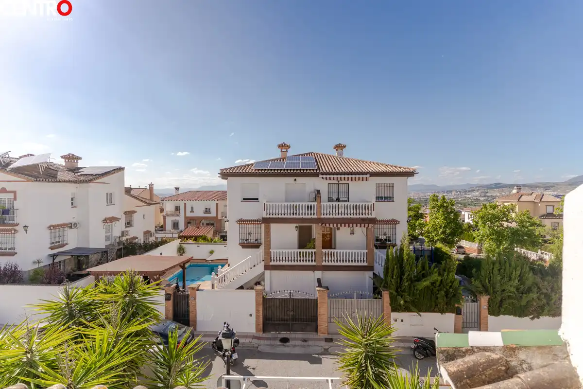 Vista exterior de Casa o chalet en venta en La Zubia con Aire acondicionado, Calefacción y Jardín privado